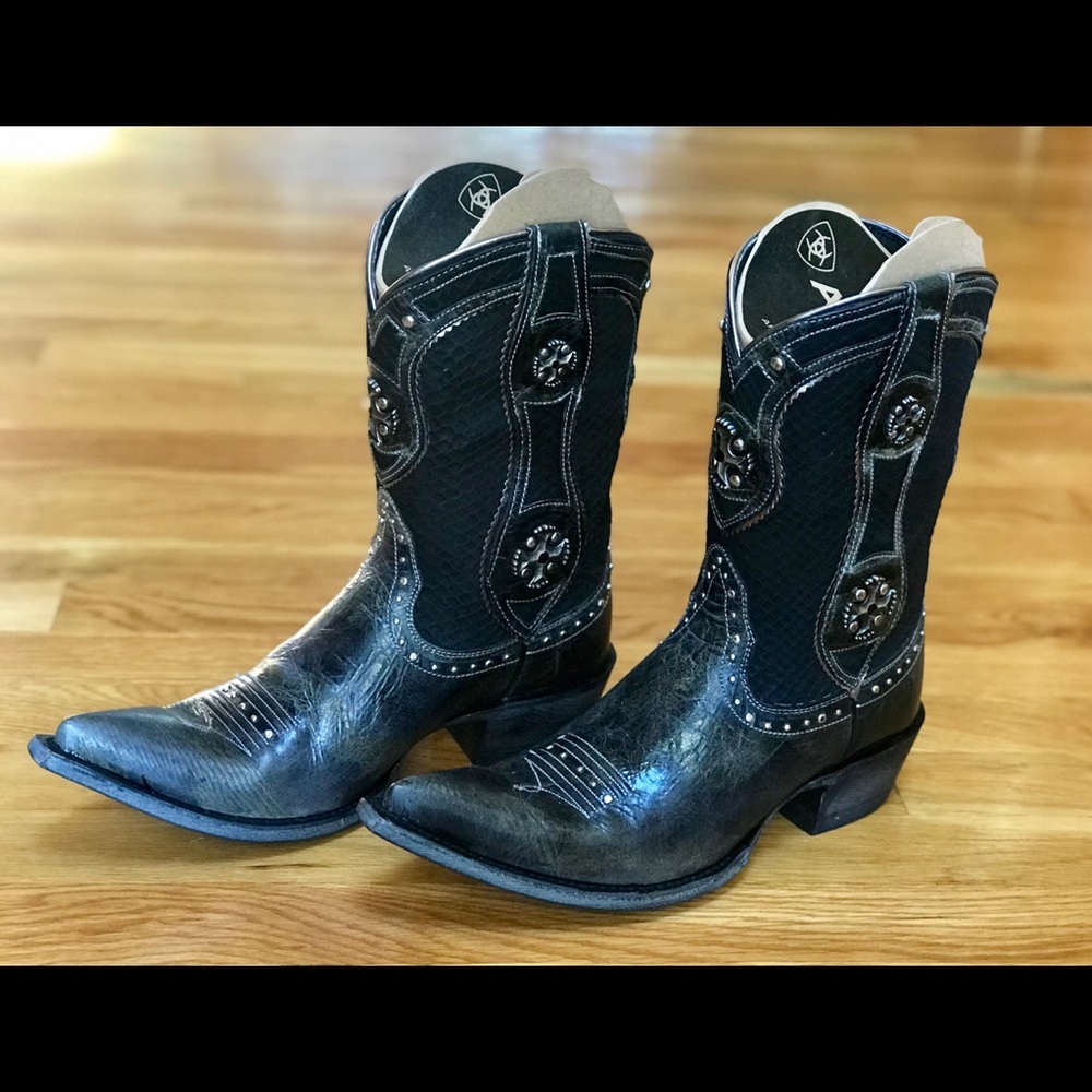 *** BRAND NEW Ariat Cowgirl Boots ***
